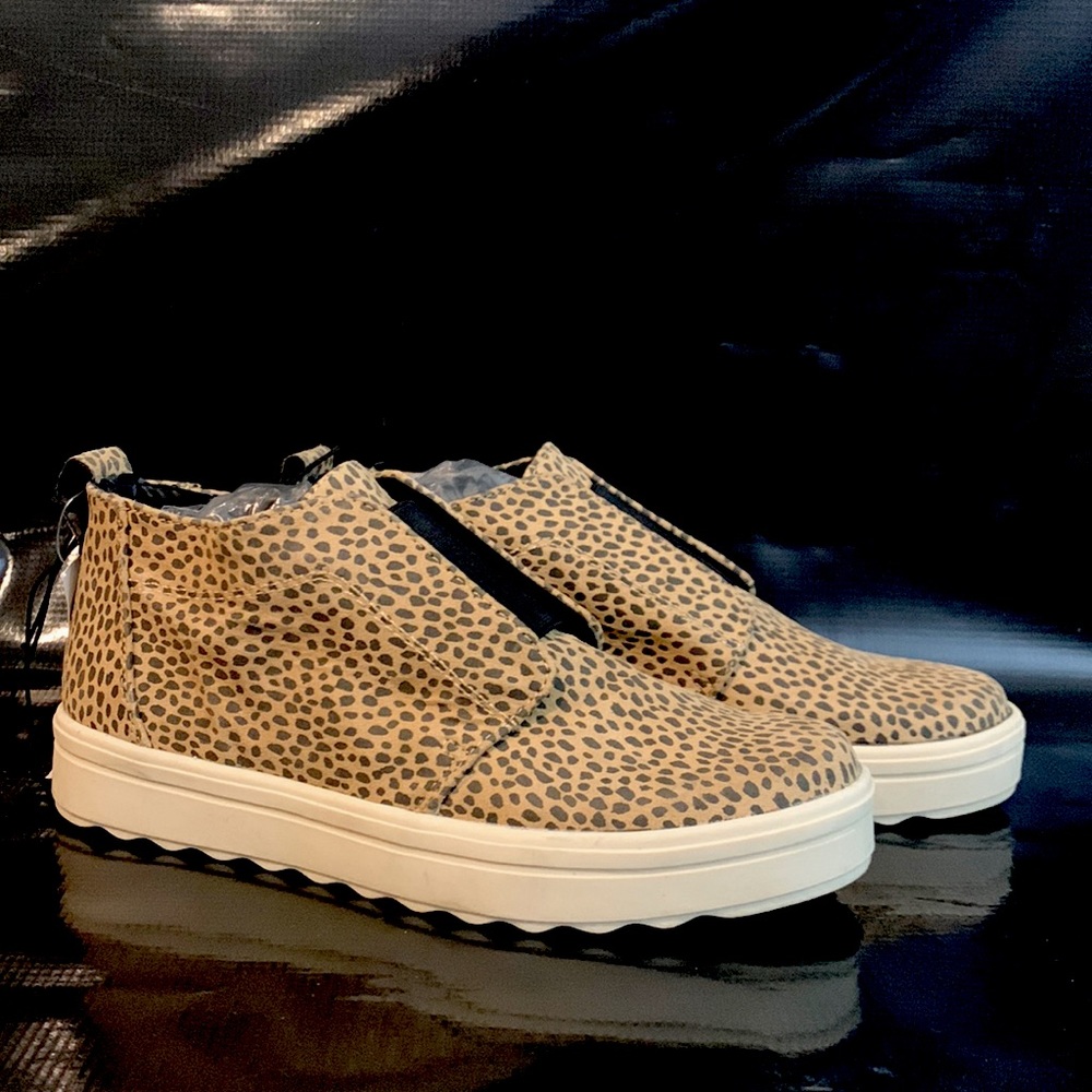 Universal Thread Women Leopard Lilian women size 6.5.New with tags.